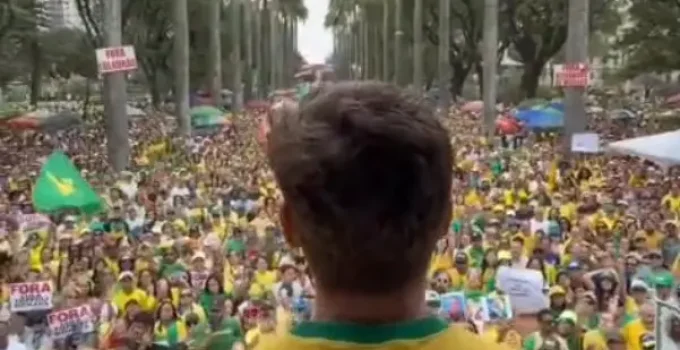 Direita Toma a Praça da Liberdade em BH: Multidão Exige Anistia e Críticas Pesadas ao STF e Governo Lula