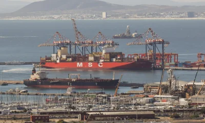 Irã Ameaça Incendiar Navios que Desafiarem Bloqueio no Estreito de Ormuz em Meio a Escalada Militar