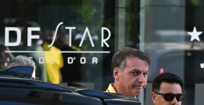 Bolsonaro na PF: Defesa Pede Visita de Carlos na Próxima Semana; Entenda Detalhes do Pedido ao STF