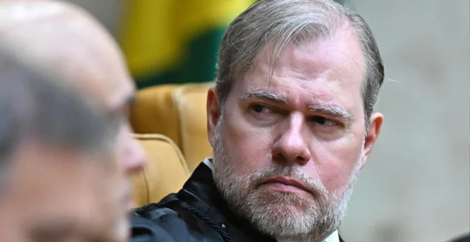 Delegados da PF Querem Poder de Afastar Juízes Suspeitos em Investigações, Movimento Ganha Força Após Caso Toffoli