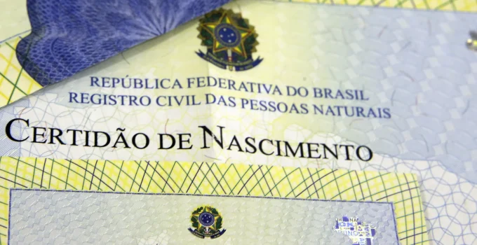 Licença-Paternidade: Senado vota ampliação para 20 dias e mudança no pagamento; saiba os detalhes