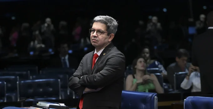 Líder do Governo no Congresso Descarta STF para Defender Lulinha Após Quebra de Sigilos e Agressão em CPMI