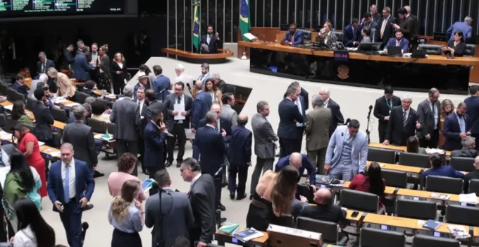 Câmara Aprova PEC da Segurança Pública: Fim da Redução da Maioridade Penal e Novas Regras para Crimes Graves