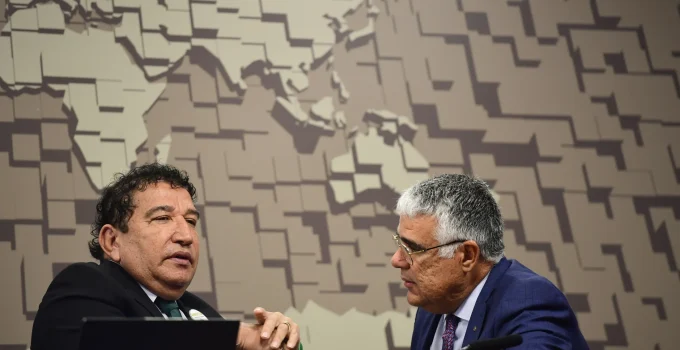 Magno Malta e Girão Pedem Prisão de Segurança Máxima para Daniel Vorcaro Após Descoberta de Milícia Privada