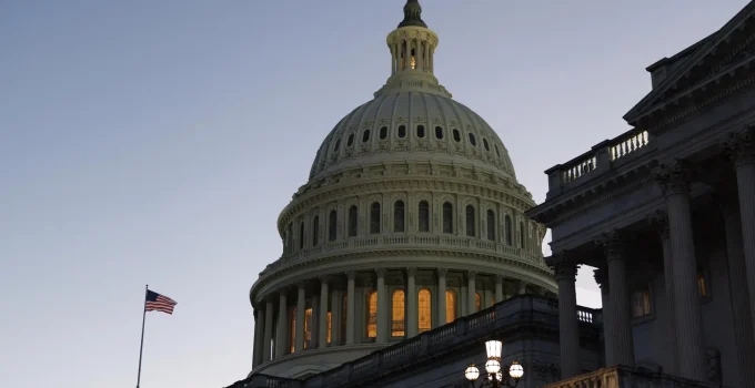 Trump Consegue Apoio Crucial no Congresso para Intensificar Confronto com o Irã, Poderes Presidenciais em Destaque