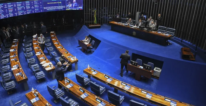 Senado Explode Gastos com Assessores: R$ 668 Milhões Torrados em Salários, Lideranças e Gabinetes em Brasília e Estados