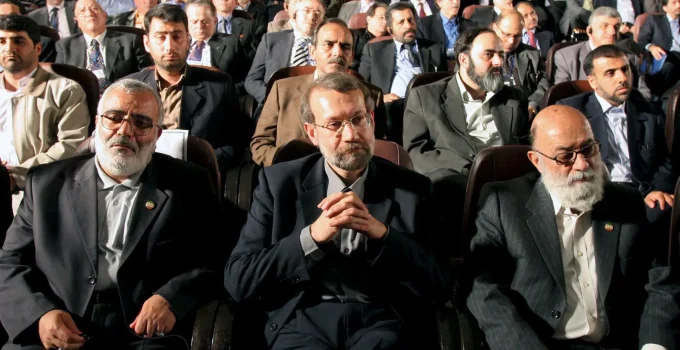 Irã sem Khamenei: Quem assume o poder e o que Trump espera para o futuro do país persa?