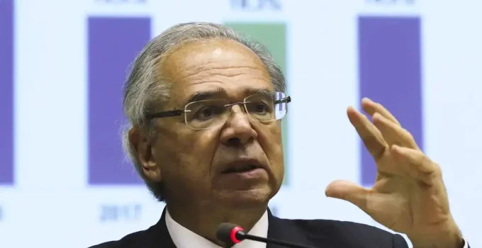 Paulo Guedes declara apoio a Flávio Bolsonaro em 2026, mas inclui Zema e governadores do PSD em aliança de centro-direita