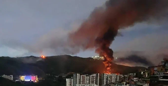 Venezuelanos Relatam "Bolas de Fogo" e Tremores Durante Ataque dos EUA em Caracas: "O Dia Chegou"