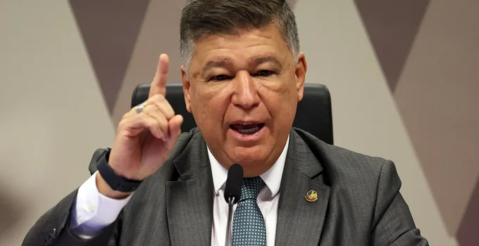 Presidente da CPMI do INSS quer depor de Daniel Vorcaro no STF e convida Flávio Dino para explicar decisões