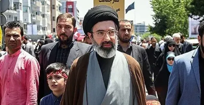 Motjaba Khamenei, filho do aiatolá morto, assume liderança suprema do Irã após 35 anos de poder paterno