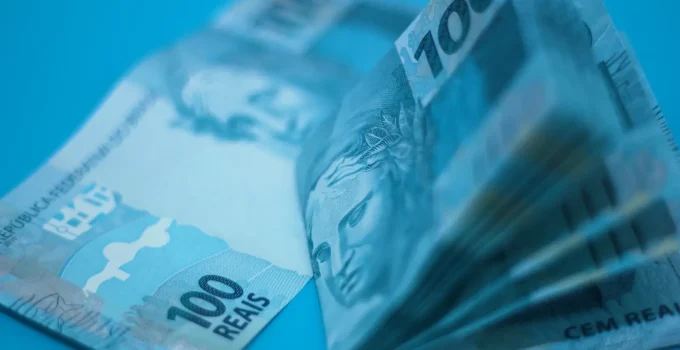 PIB 2025: Crescimento Lento de 2,3% Sinaliza Estagnação e Gera Debate Sobre Juros e Gastos Públicos