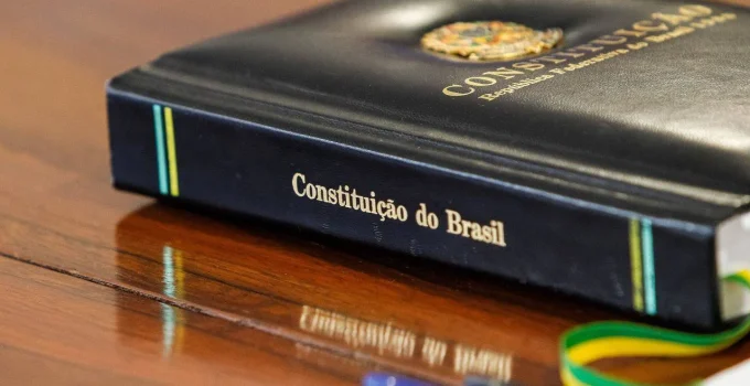 Poderes em Conflito: STF Desafia Constituição e Gera Insegurança Jurídica, Alertam Juristas
