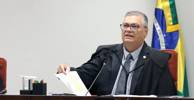 Flávio Dino critica "falta de moderação" em críticas ao STF em meio a polêmicas envolvendo ministros e empresários
