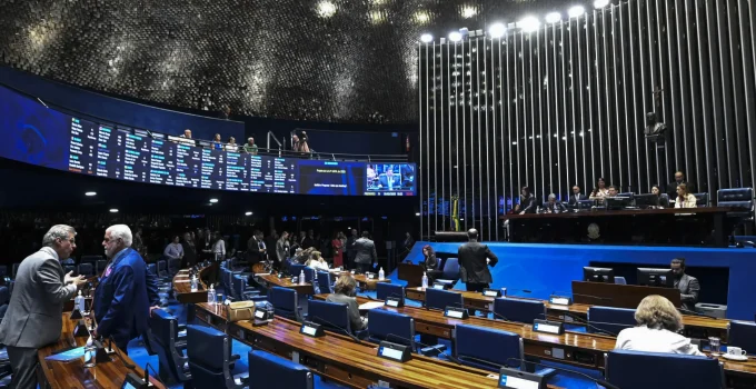 Senado Aprova Criação de 24 Mil Cargos e Reajustes Bilionários no Executivo: Impacto para Servidores e Universidades Federais