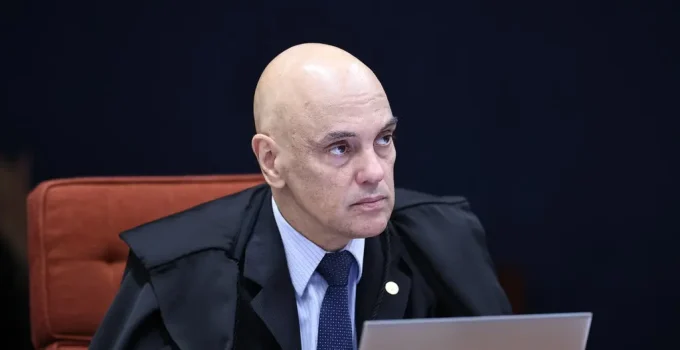 Esposa de Moraes confirma valores exorbitantes pagos pelo Banco Master a escritório de advocacia, gerando questionamentos.