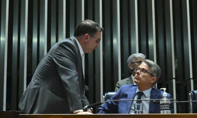 Flávio Bolsonaro amplifica pedido de CPI do Master e mira Haddad e Rui Costa em investigação sobre reunião sigilosa e Banco Master