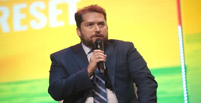 Bolsonaro pede a Moraes para antecipar visita de assessor de Trump, alegando "inviabilidade material" da data oficial