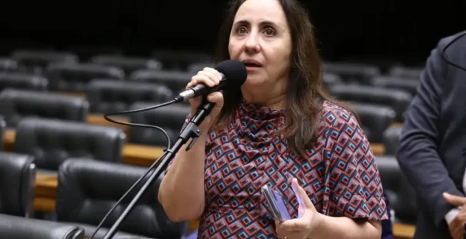 Adriana Ventura (Novo) Disputa Vaga Crucial no TCU Contra PT e PL, Em Meio a Fiscalizações Intensas do Órgão