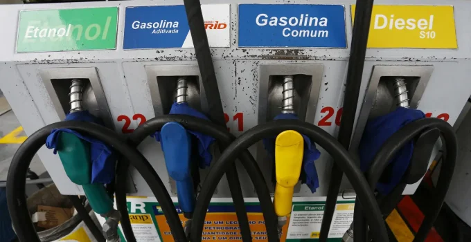 Guerra no Irã Dispara Petróleo e Agro Pede ao Governo Aumento Urgente da Mistura de Biodiesel no Diesel para 17%
