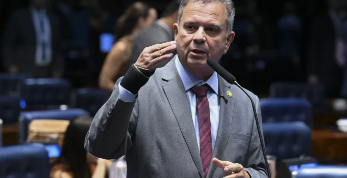 Bolsonaro Pede a Moraes Visitas Regulares de Rogério Marinho na Prisão para Articulação Política