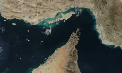 EUA bombardeiam bases de mísseis iranianos no Estreito de Ormuz com bombas GBU-72; tensões aumentam após morte de líder do Irã