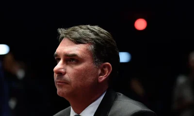 Flávio Bolsonaro: De Quase Desmaio em Debate a Pré-Candidato Presidencial em 2026, o que Mudou?