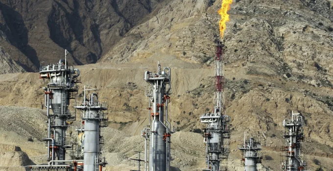 Trump Ameaça Destruir Maior Campo de Gás do Irã, South Pars, Após Ataque ao Catar: Risco de Crise Energética Global