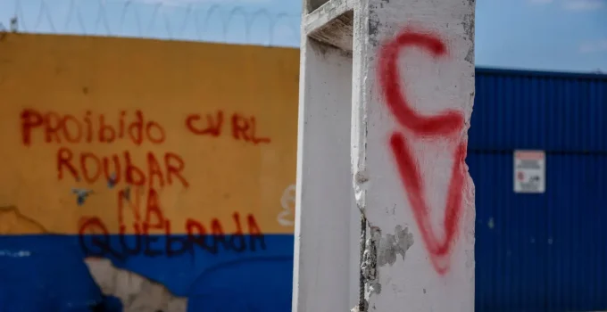 PCC e Comando Vermelho: Terroristas? Entenda o Debate que Divide Brasil e EUA e a Lei que Define o Crime
