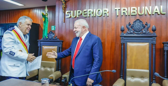 STM Rejeita Pedido de Bolsonaro Contra Ministro Que Elogiou Lula em Julgamento Crucial