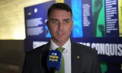 Flávio Bolsonaro Detona Medidas de Lula para Combustíveis: "Aumenta Imposto em Crise!"