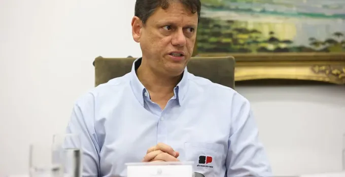 Tarcísio no STF: Preso Domiciliar para Bolsonaro e Defesa da Sabesp Contra Ação do PT em Brasília