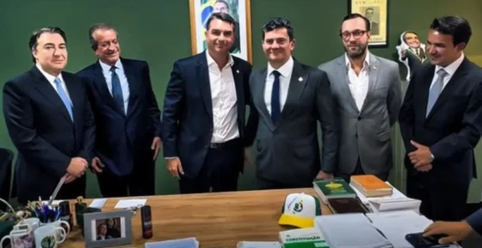 Flávio Bolsonaro e Sergio Moro: A "Boate Azul" da Política e o Perdoar do "Traidor" em Busca da Vitória