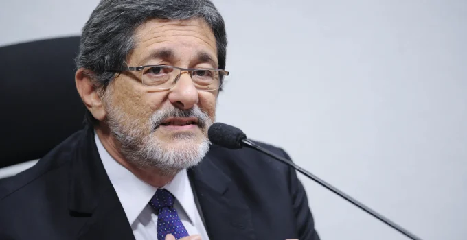PGR defende anulação de multa milionária contra Sergio Gabrielli, ex-presidente da Petrobras, por superfaturamento em contrato