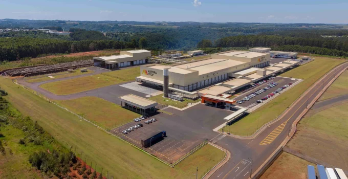 Aurora Coop: A Gigante Agroindustrial Que Transforma Chapecó e Impulsiona a Economia Brasileira com Bilhões em Receita e Exportações Globais