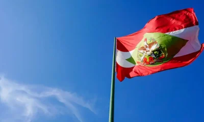 Quem São os Políticos que Moldaram Santa Catarina como o Estado Mais Conservador do Brasil?