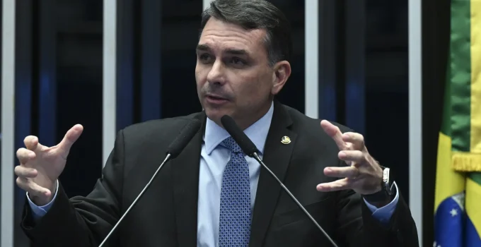 Flávio Bolsonaro no Nordeste: Pré-campanha com críticas a Lula e petismo, focando em segurança e economia