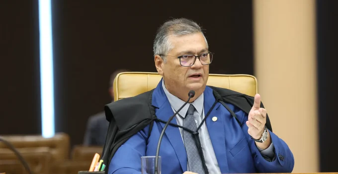 Dino aciona deputados do PL e Câmara após suspeita de desvio de emendas para filme sobre Bolsonaro