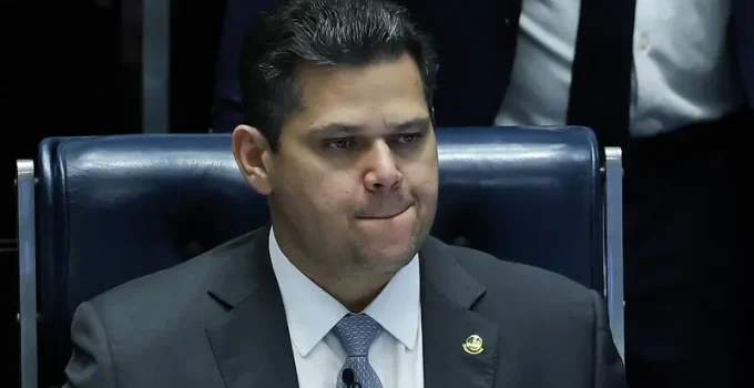 Prorrogação da CPMI do INSS e Prisão Domiciliar de Bolsonaro Acirram Tensão Política e Ampliam Influência do Ex-Presidente