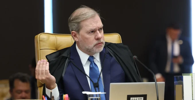 CPMI do INSS Pede Investigação Contra Toffoli e Esposa de Alexandre de Moraes por Suspeita de Tráfico de Influência