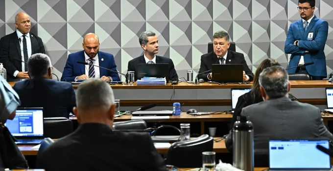 CPMI do INSS: Lulinha, Daniel Vorcaro e "Careca do INSS" são citados em relatório final com quase 220 indiciamentos
