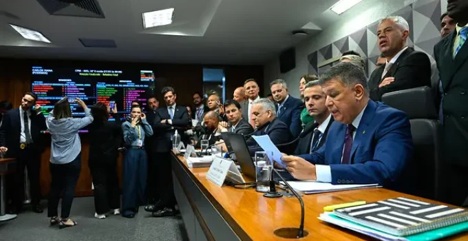 CPMI do INSS é enterrada: Entenda como votou cada parlamentar na rejeição do parecer que pedia indiciamento de Lulinha e mais 200 pessoas