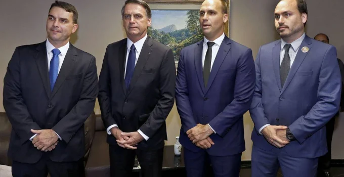 Alexandre de Moraes nega acesso livre de filhos a Bolsonaro em prisão domiciliar, decisão mantém restrições