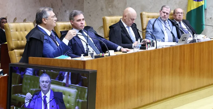 STF sob Fogo Cruzado: Duplo Padrão Jurídico de Ministros Gera Críticas e Desconfiança Popular