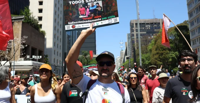 Conferência pró-Palestina em SP defende Irã e entoa slogan antissemita; grupos banidos são convidados