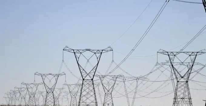 Mercado Livre de Energia: Preços Disparam 121% em Dois Anos; Entenda o Impacto e o Futuro da Energia Elétrica no Brasil