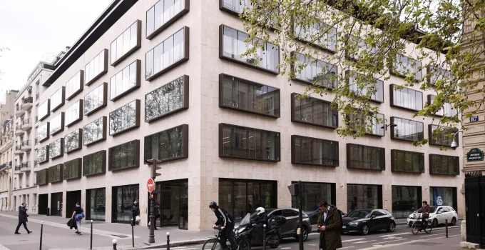 Alerta Máximo em Paris: Ataque Frustrado a Banco Americano Liga Alarme e Reforça Segurança na Capital Francesa