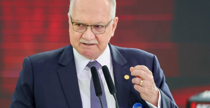 Fachin rebate EUA sobre liberdade de expressão no Brasil e defende "limitações pontuais" contra "milícias digitais" e "ataques à democracia"