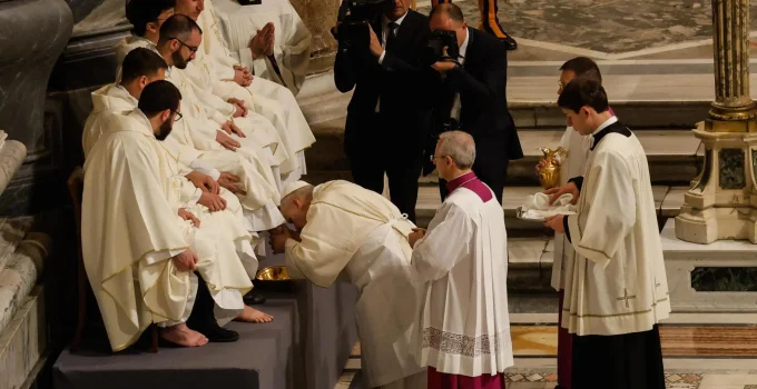 Papa Leão XIV Revive Tradição Milenar: Missa do Lava-Pés Retorna à Catedral de Roma Após 13 Anos
