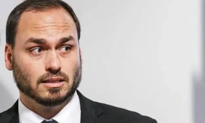 Carlos Bolsonaro acusa membros do PL de trair Bolsonaro e pede que eleitores rejeitem quem não apoia Flávio Presidente